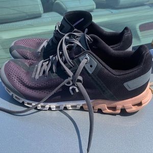 Women’s 6 on cloud shoes